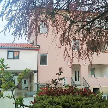Apartments Kety ロヴィニ エクステリア 写真
