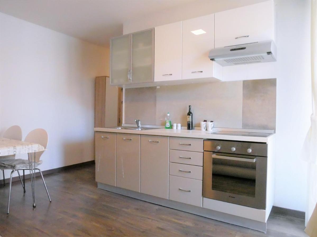 Apartments Kety ロヴィニ エクステリア 写真